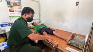 Tàu cá chìm ở biển Vũng Tàu: Cứu sống 9 ngư dân, 2 người mất tích