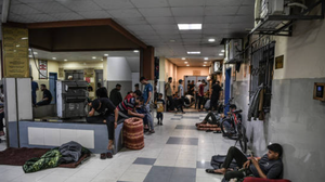 Israel oanh tạc bệnh viện lớn nhất ở Gaza