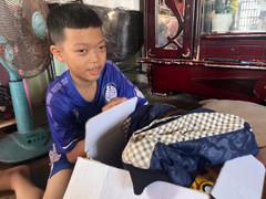 Cậu bé 10 tuổi ở Phú Yên đạp xe đi Bình Dương tìm mẹ: Khi nỗi nhớ thắng nỗi sợ