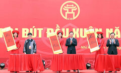 Chủ tịch nước dâng hương, khai bút đầu Xuân tại Hà Nội