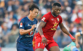 HLV Vũ Tiến Thành ra mắt, HAGL thua Hà Tĩnh