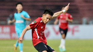 Xem siêu phẩm sút xa của cầu thủ Huế trong trận thua Long An