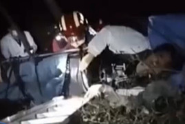 Đi vệ sinh trên đường cao tốc, chàng trai rơi xuống vách đá