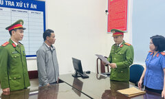 Hà Tĩnh: Bị kiểm tra nồng độ cồn, người đàn ông bóp mặt cảnh sát