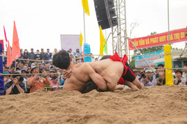 Hồi hộp xem các đô vật tranh tài ở lễ hội lâu đời bậc nhất Cố đô Huế