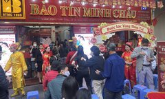 Đi làm muộn, thức xuyên trưa để mua vàng đúng ngày vía Thần Tài