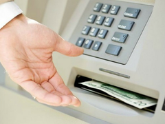Gửi tiền vào thẻ ATM có mất phí?