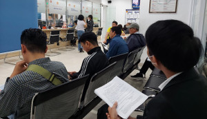 Chen chúc đổi giấy phép lái xe trong nội đô Hà Nội, ngoại thành thưa vắng