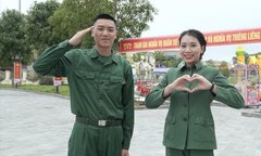 Hai chị em cùng tình nguyện nhập ngũ