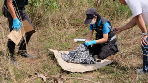 Đi nhờ xe khi du lịch nước ngoài, cô gái gặp họa, suýt bị thiêu sống