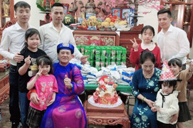 Tặng 'món quà sức khỏe' trong tiệc mừng thọ ở làng Lim, Bắc Ninh