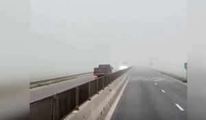 Tài xế xe tải 'liều chết' chạy ngược chiều trên cao tốc Nghi Sơn - Diễn Châu