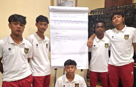 Kỉ luật của U16 Indonesia: Thu điện thoại mỗi tối, đi tập muộn là bị đuổi