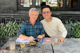 Tuấn Hưng bao nguyên rạp mời gia đình xem 'Đào, phở và piano'