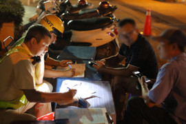 Vi phạm nồng độ cồn, tài xế cãi 'nhậu là cơ hội gặp gỡ, bàn chuyện làm ăn'