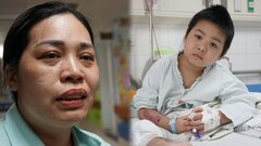 Người mẹ cạn nước mắt ôm con trai 7 tuổi trải qua 7 lần phẫu thuật cứu đôi chân