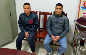 Lời khai của 2 kẻ đi xe máy tạt đầu ô tô, đánh người ở đường Vành đai 2 trên cao