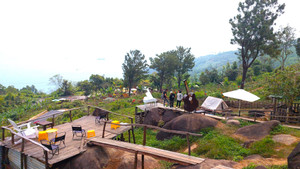 Cận cảnh khu du lịch trái phép trên rừng Hải Vân