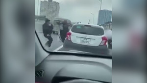 Hành hung người đi đường trên vành đai 2, hai thanh niên đi SH bị hạ knock out