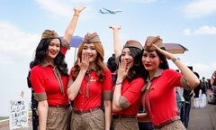 Ấn tượng hình ảnh tiếp viên hàng không Vietjet tại Singapore Airshow 2024