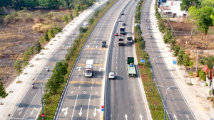 Ngắm tuyến đường 10 làn xe đẹp như cao tốc ở Bình Dương