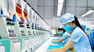 Doanh nghiệp may mặc gần '50 tuổi' ở TP.HCM phải bán đất, bán xe