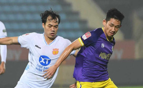 Nhận 2 bàn thua phút bù giờ, Hà Nội FC thua cay đắng trước Nam Định