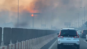 Khói mù mịt cao tốc TP.HCM - Long Thành đoạn qua Đồng Nai