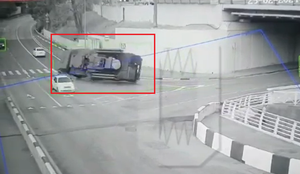 Hệ thống phòng không 15 triệu USD của Nga lật ngửa giữa đường