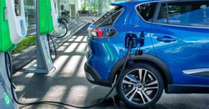 Cuộc chạy đua hoàn thiện hạ tầng trạm sạc xe điện ở các nước Âu, Mỹ