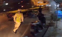 Bị kiểm tra nồng độ cồn, tài xế bỏ xe, chạy lên chung cư khóa cửa trốn