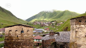 Ngắm ngôi làng có người ở cao nhất châu Âu