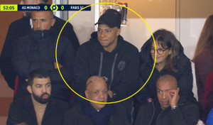 Mbappe bỏ lên khán đài, cười cợt khi PSG bị cầm hòa