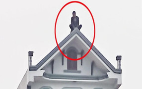 Vụ đâm trọng thương vợ và mẹ vợ: Nghi phạm nhảy từ nóc nhà nghỉ xuống đất
