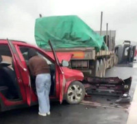 Tông xe liên hoàn trên cao tốc Nghi Sơn - Diễn Châu, 3 ô tô hỏng nặng