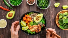 Bí quyết ăn uống giúp khỏe mạnh mà không cần kiêng khem