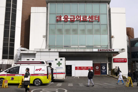 Những góc khuất trong cuộc khủng hoảng đình công của bác sĩ Hàn Quốc