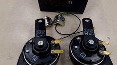 Âm lượng còi điện lắp trên ô tô là bao nhiêu?