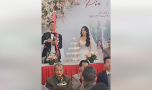 Pha bật rượu vang lễ cưới khiến hai họ hết hồn