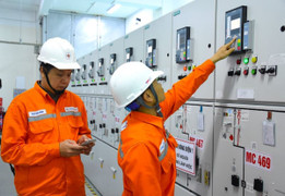 Vừa chi tiêu Tết đã phải gom nộp tiền điện, nhiều gia đình ở Hà Nội choáng váng