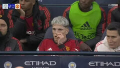 Sao Man Utd hành động mất vệ sinh trong trận thua Man City