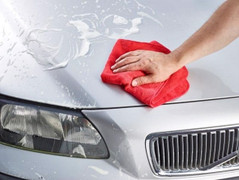 Làm cách nào tẩy sạch vết nhựa cây trên xe ô tô?