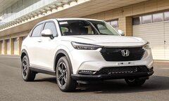 Xe gầm cao cỡ B đua nhau giảm giá