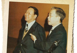 Nhà thơ nổi tiếng nào 26 tuổi đã làm Bộ trưởng?