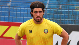 CLB Thanh Hoá kí hợp đồng với trung vệ Australia