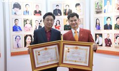 Xuân Bắc, Quốc Khánh và dàn nghệ sĩ hạnh phúc khi nhận danh hiệu NSND, NSƯT