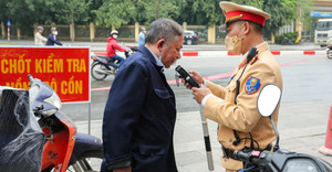 Uống vài chén rượu trong tiệc liên hoan 8/3, người đàn ông bị phạt 5 triệu đồng