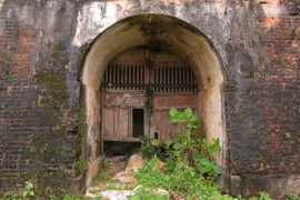 Khám phá cổng thành gần 200 tuổi bị lãng quên trong hệ thống Kinh thành Huế