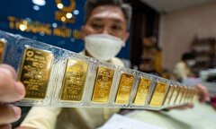 Tăng không ngừng, giá vàng sắp chạm mốc 82 triệu đồng/lượng