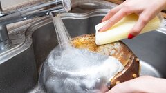 Cách làm sạch đáy nồi inox bị cháy đen